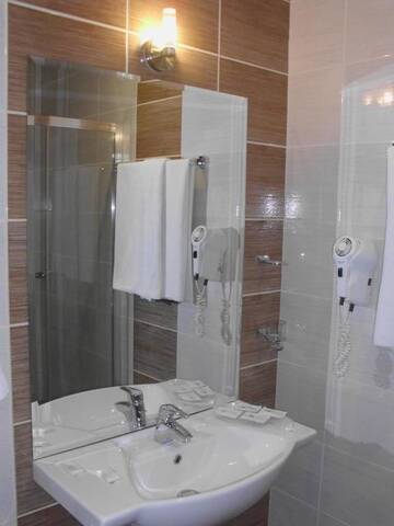 Фото номера Двухместный номер Делюкс с 1 кроватью Хостелы Eski Zaara Hostel г. Стара-Загора 12
