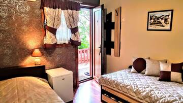 Фото номера Трехместный номер Отель Complex Myahov House г. Стара-Загора 7