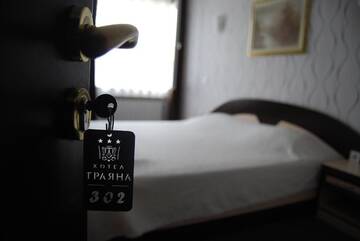 Фото номера Двухместный номер с 1 кроватью Отель Hotel Trayana г. Стара-Загора 10