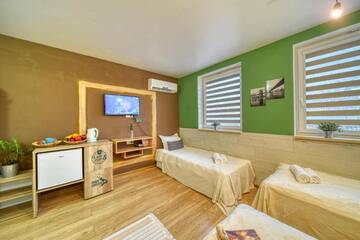 Фото номера Трехместный номер Делюкс Апарт-отели Fox Rooms Aparthotel г. Стара-Загора 6