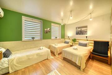 Фото номера Трехместный номер Делюкс Апарт-отели Fox Rooms Aparthotel г. Стара-Загора 5