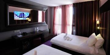 Фото номера Двухместный номер с 1 кроватью и балконом Отель Best Boutique Hotel г. Стара-Загора 7