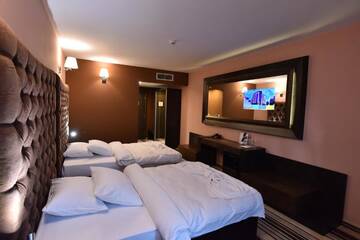 Фото номера Двухместный номер Делюкс с 1 кроватью Отель Best Boutique Hotel г. Стара-Загора 14