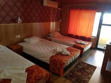 Фото номера Двухместный номер с 2 отдельными кроватями Отель Hotel Rai г. Стара-Загора 16