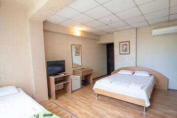 Фото номера Четырехместный номер Отель Hotel Zara Rooms г. Стара-Загора 4