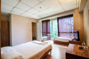Фото номера Четырехместный номер Отель Hotel Zara Rooms г. Стара-Загора 3