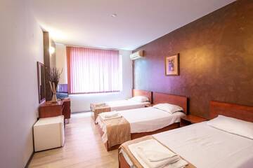 Фото номера Трехместный номер Отель Hotel Zara Rooms г. Стара-Загора 5