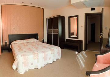 Фото номера Двухместный номер Делюкс с 1 кроватью Отель Hotel Ezeroto г. Стара-Загора 11