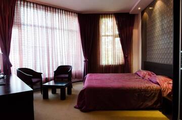 Фото номера Двухместный номер Делюкс с 1 кроватью Отель Hotel Ezeroto г. Стара-Загора 5