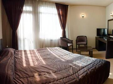 Фото номера Двухместный номер Делюкс с 1 кроватью Отель Hotel Ezeroto г. Стара-Загора 13