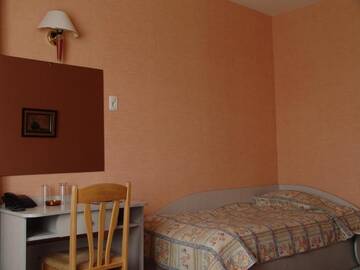 Фото номера Двухместный номер с 2 отдельными кроватями Отель Hotel Zheleznik г. Стара-Загора 7