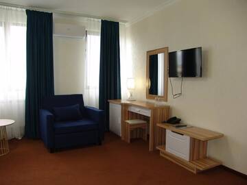 Фото номера Трехместный номер Делюкс Отель Hotel Zheleznik г. Стара-Загора 5