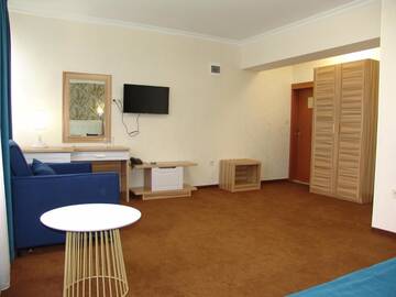 Фото номера Трехместный номер Делюкс Отель Hotel Zheleznik г. Стара-Загора 6