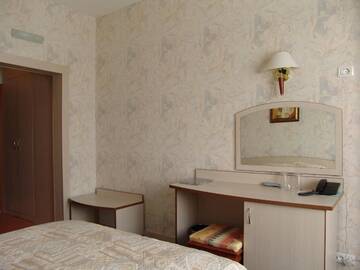 Фото номера Трехместный номер Отель Hotel Zheleznik г. Стара-Загора 4